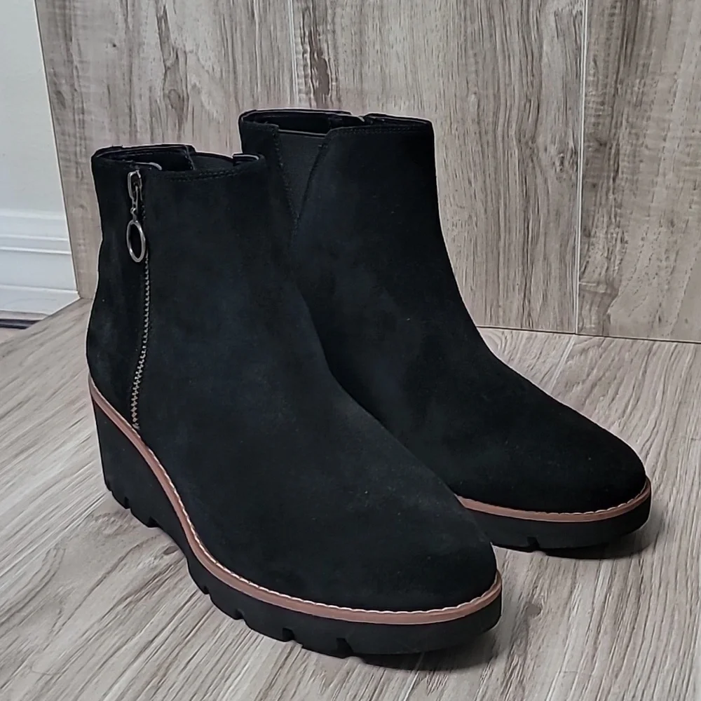Vionic - Hazel Black Suede Wedge Boot